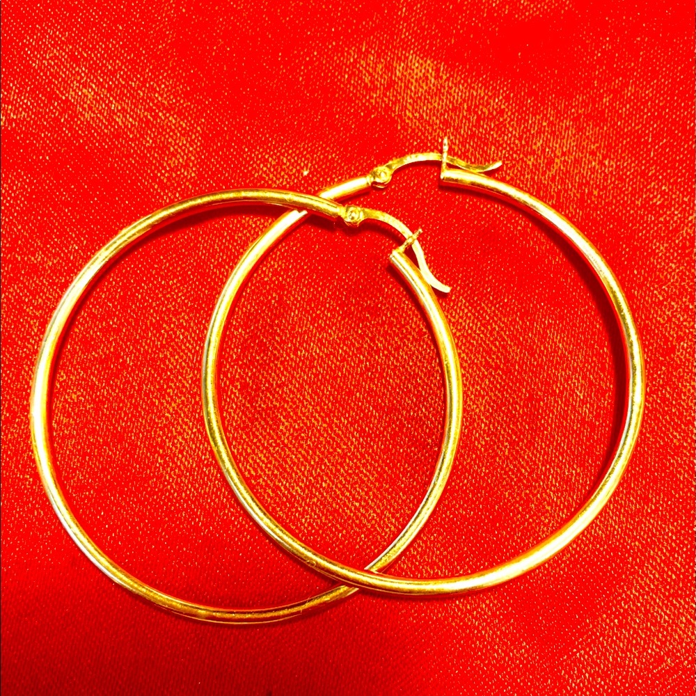 14K YellowGold Hoop earrings 2”engraved (Reg$399)